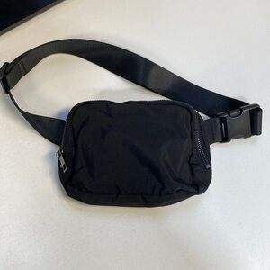 Cute and simple black Fanny pack